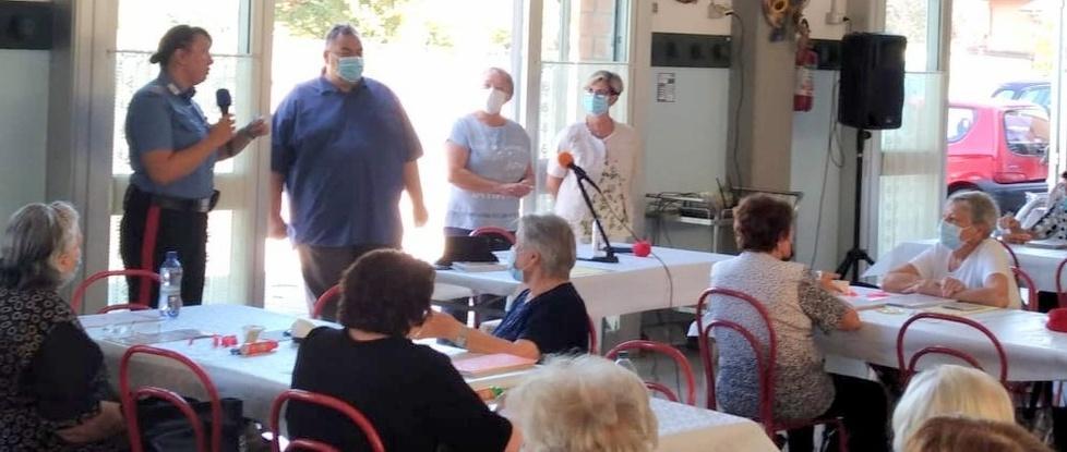 La comandante Viva “insegna” agli anziani come evitare le truffe