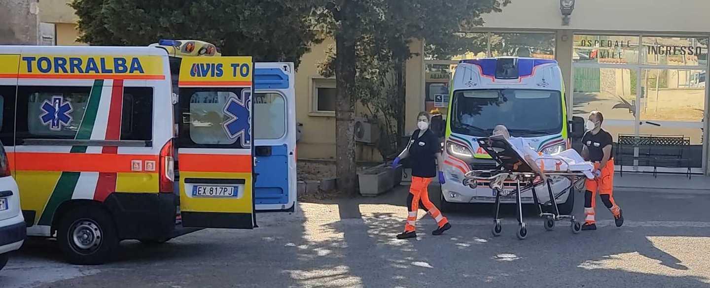 «Anziani deportati come pacchi da Ittiri a Ghilarza: così muoiono» 