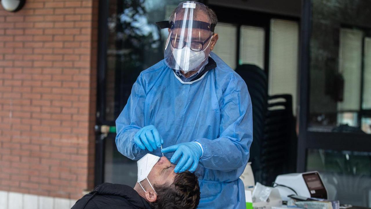 Tempio, la dirigente scolastica: «Il certificato verde è inutile, sì ai tamponi gratis per tutti»