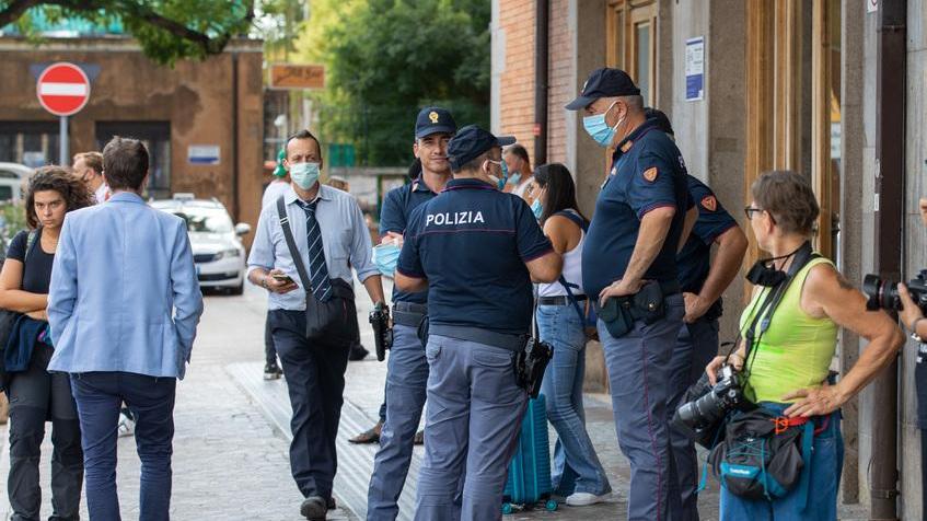 Green pass, manifestazione flop. In stazione a Ferrara il deserto “no vax”