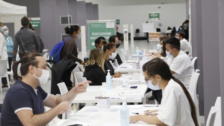 Vaccini, si cambia: al Pellegrinaio l'accesso libero, al Pegaso i prenotati