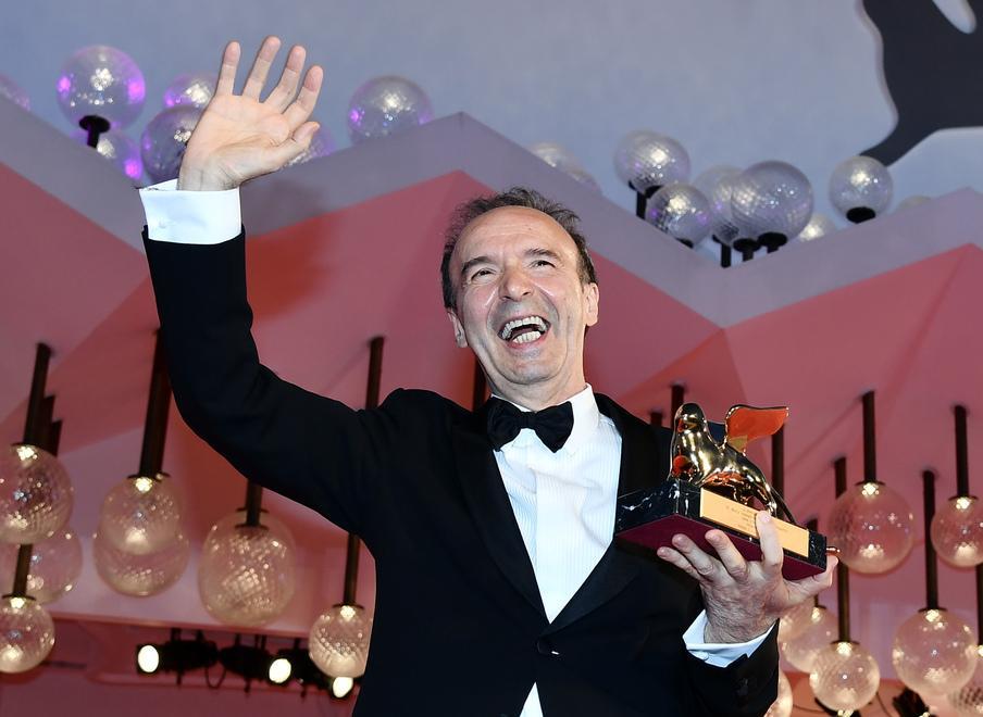 Benigni al Lido regala amore: «Il Leone d’oro è di Nicoletta» 