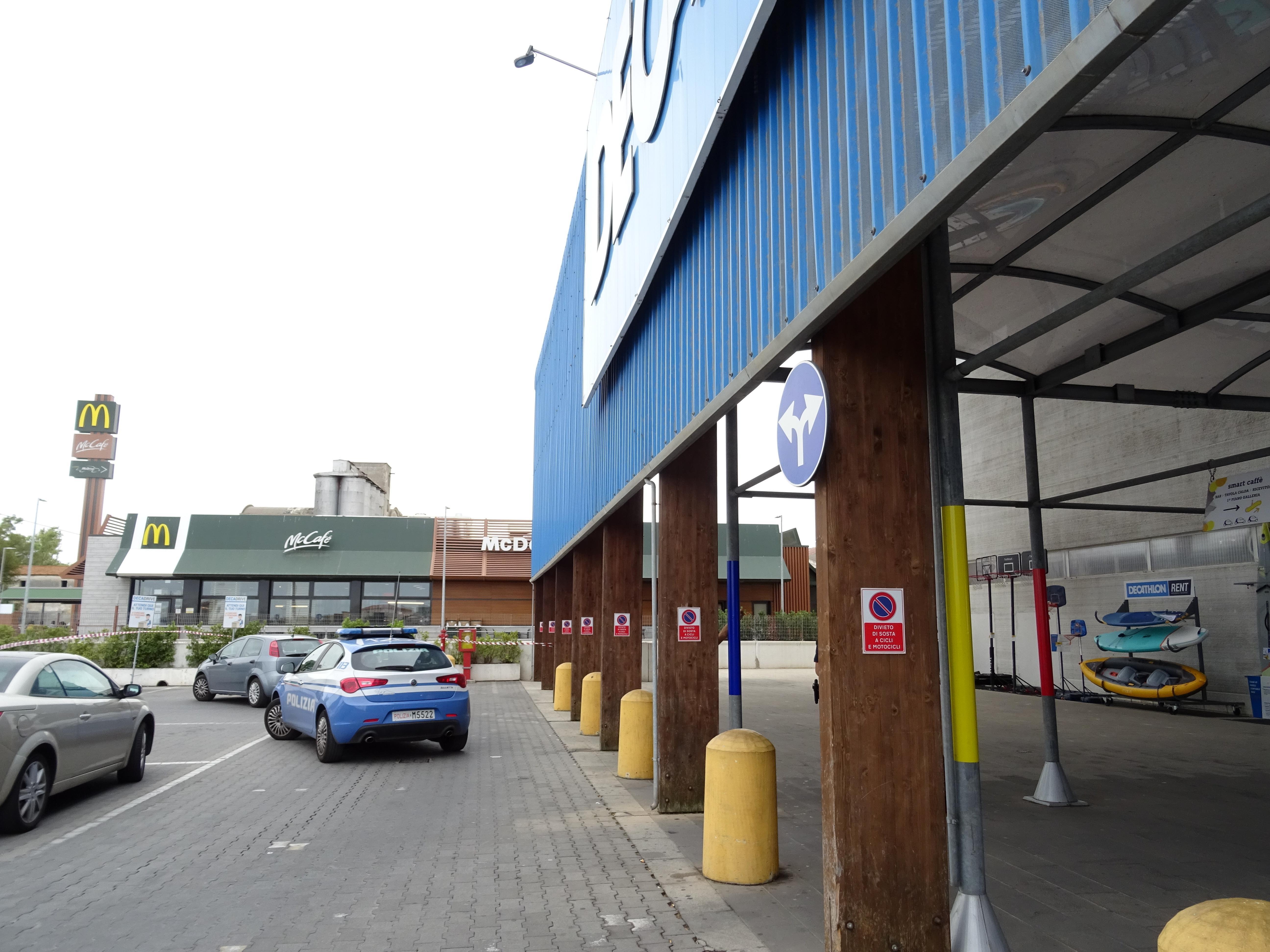 Sassari, allarme rientrato alla Decathlon: non era un pacco bomba 