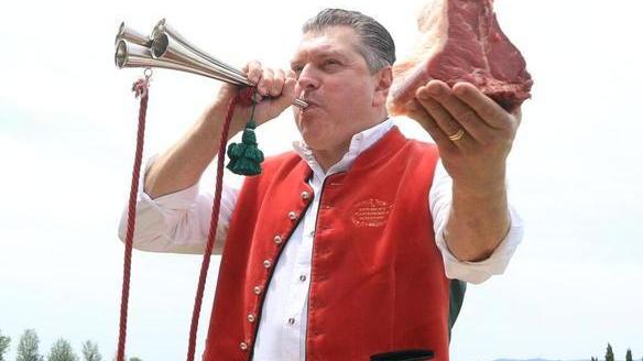 Castagneto a tavola con Dario Cecchini e il gran ritorno della testina di cinghiale