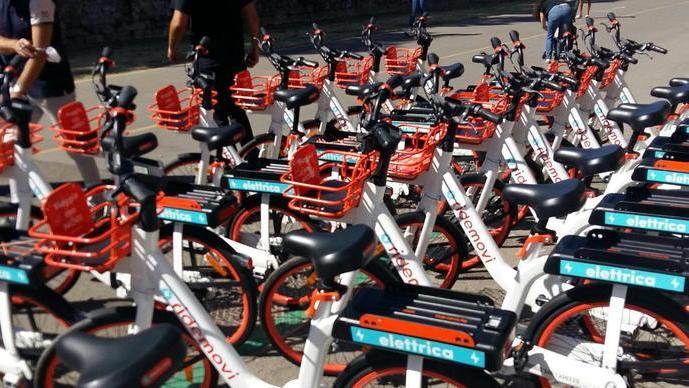 Si attiva con una app velocità massima 25 km/h e costa 0,25 euro al minuto