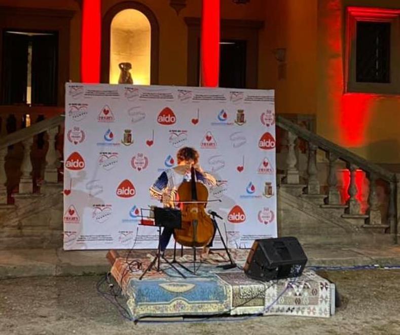 Il magico violoncello di Gloria Mazza per sostenere la cultura delle donazioni