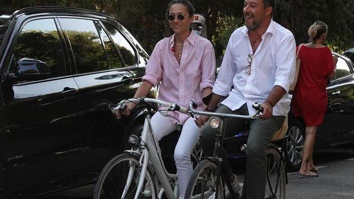 Matteo Salvini e la fidanzata Francesca Verdini in viale Morin
