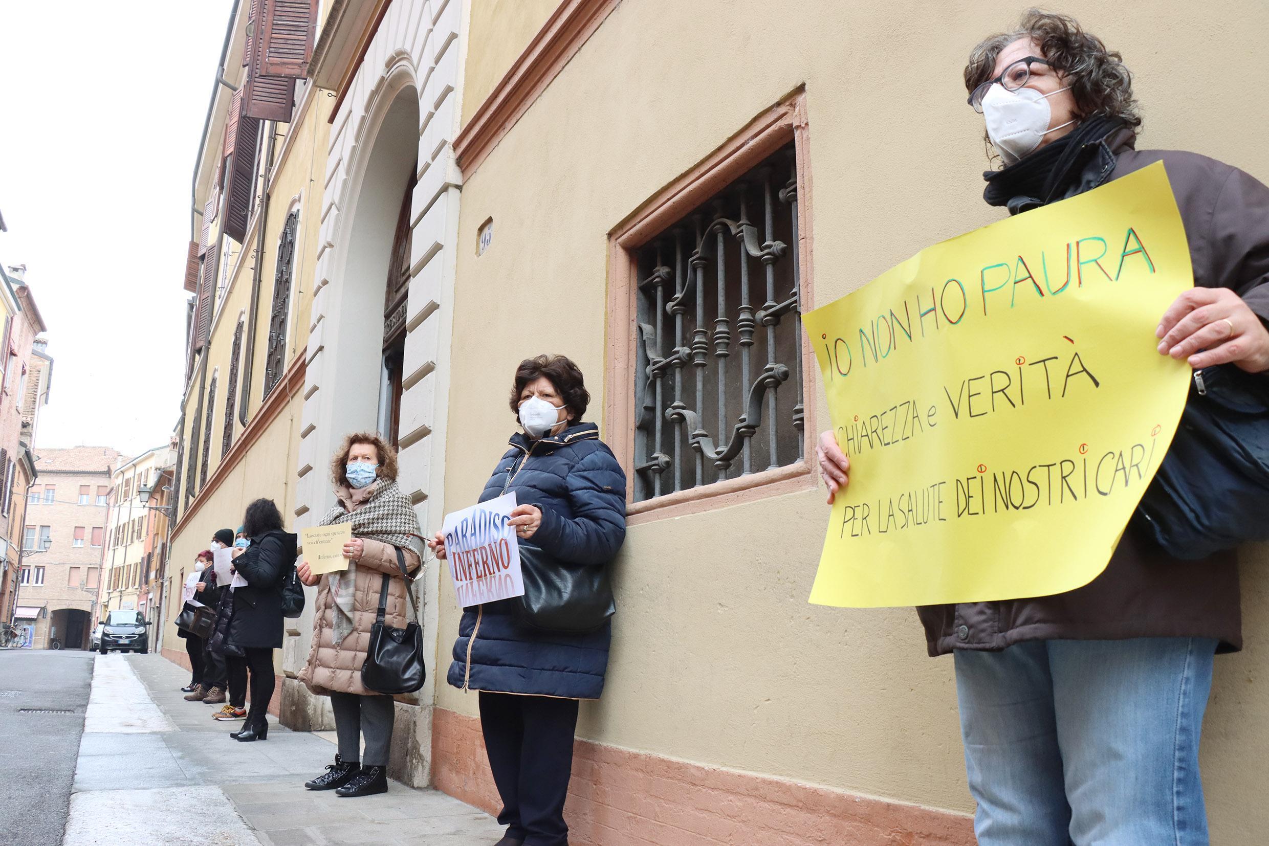L'inchiesta sulle Rsa Paradiso e Caterina: "cerchiamo la verità su morti e contagi" 