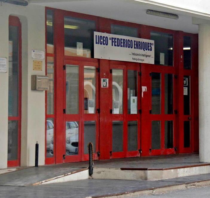 Studenti esclusi col sorteggio dal liceo, il preside dell'Enriques scrive ai ragazzi