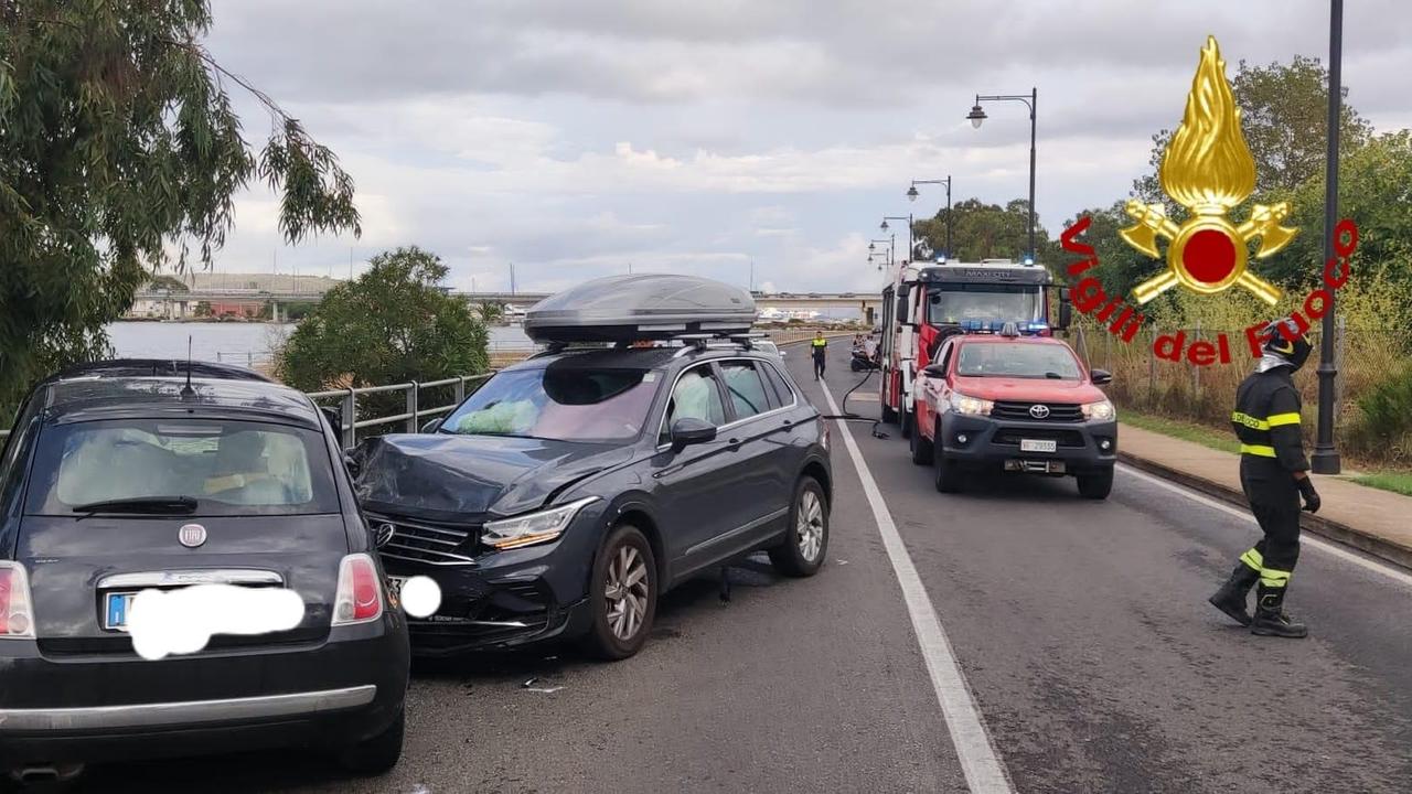 Scontro frontale fra due auto a Olbia: 4 persone in ospedale
