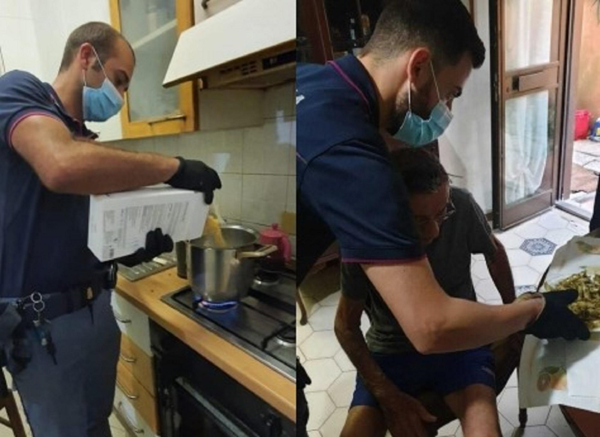 A sinistra un poliziotto mentre cucina la pasta. A destra Alfredo mentre mangia le penne al pesto