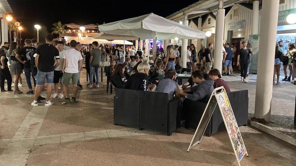 L’autunno “caldo” dell’alcool da asporto: a Cecina prolungata l’ordinanza che vieta la vendita