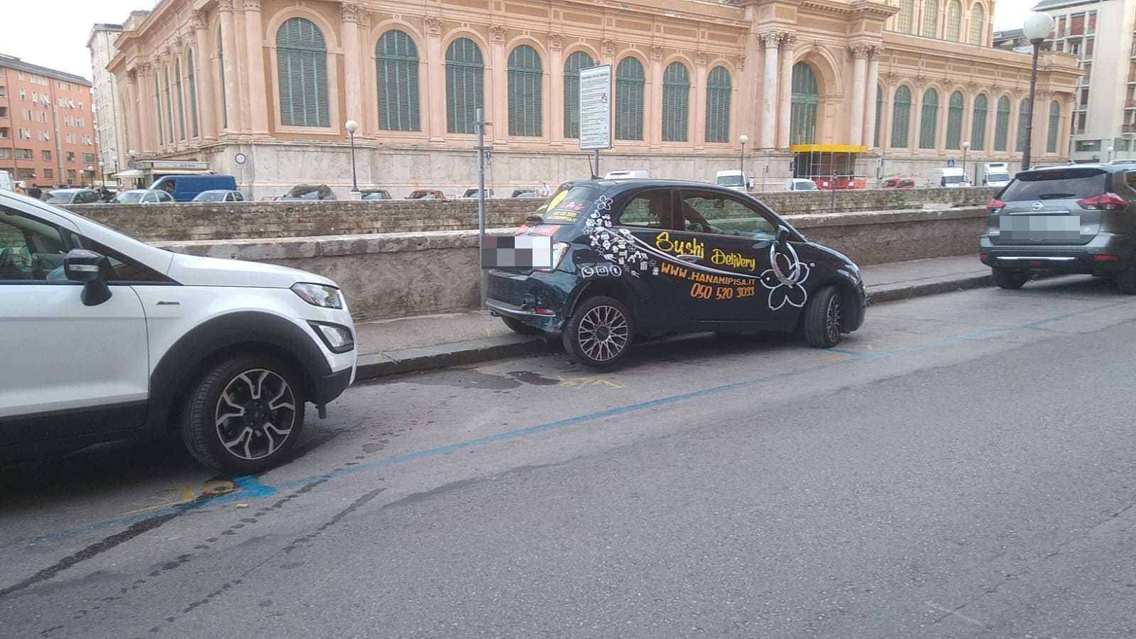 La Fiat danneggiata