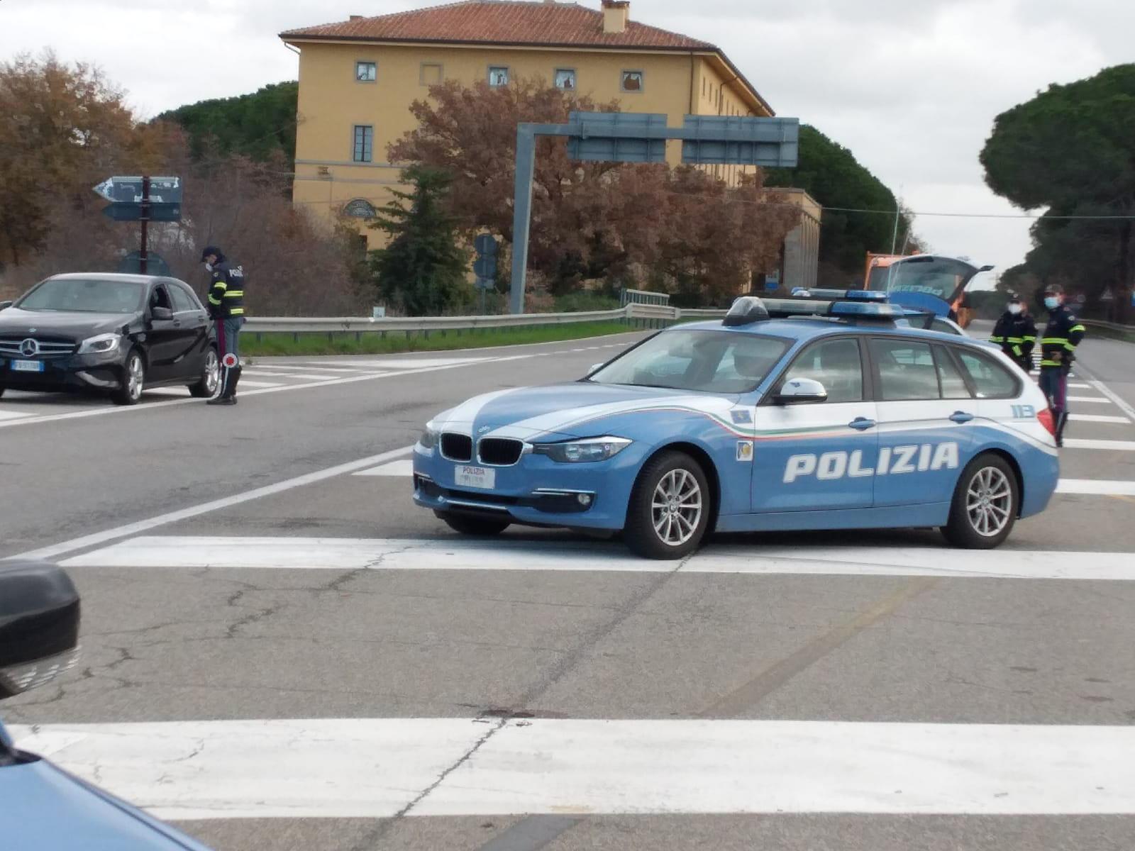 Una pattuglia della polizia stradale (Foto d'archivio)