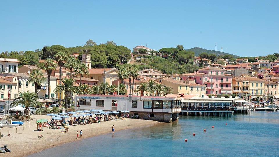 Una spiaggia a Porto Azzurro
