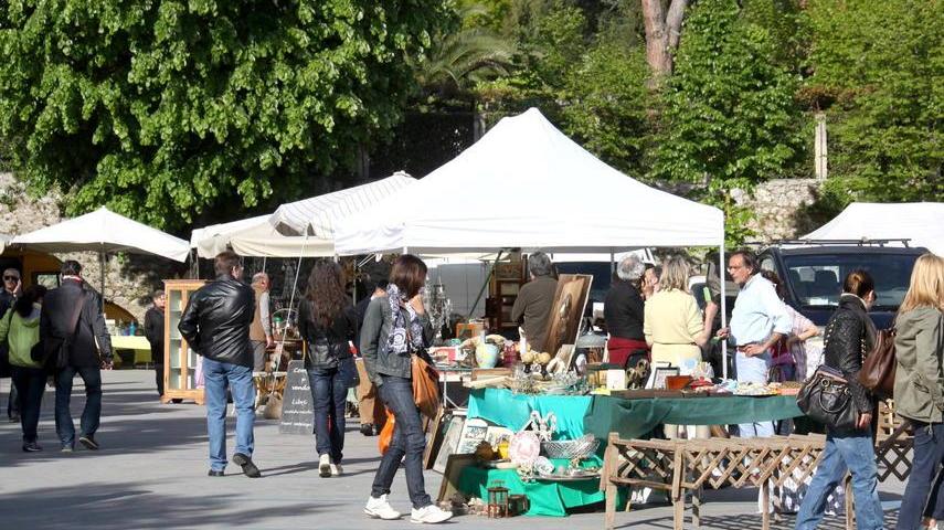 Non piace lo spostamento del mercato dell’antiquariato