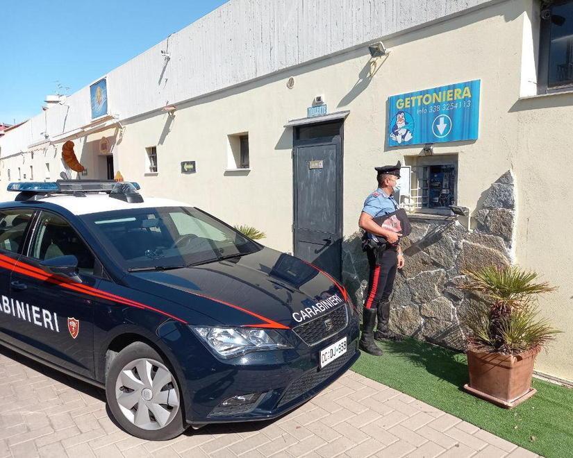 Sorpreso e arrestato mentre cerca di forzare la porta del bar Hawana