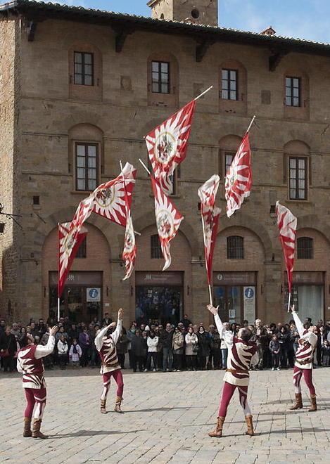 Kermesse di colori emozioni e giocolieri con l’Astiludio in piazza dei Priori 