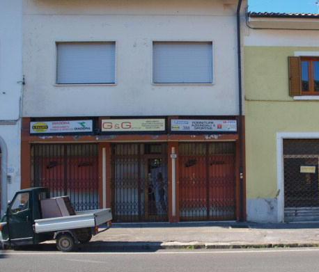 Nuovi marciapiedi e arredi in via Padre Donzelli 