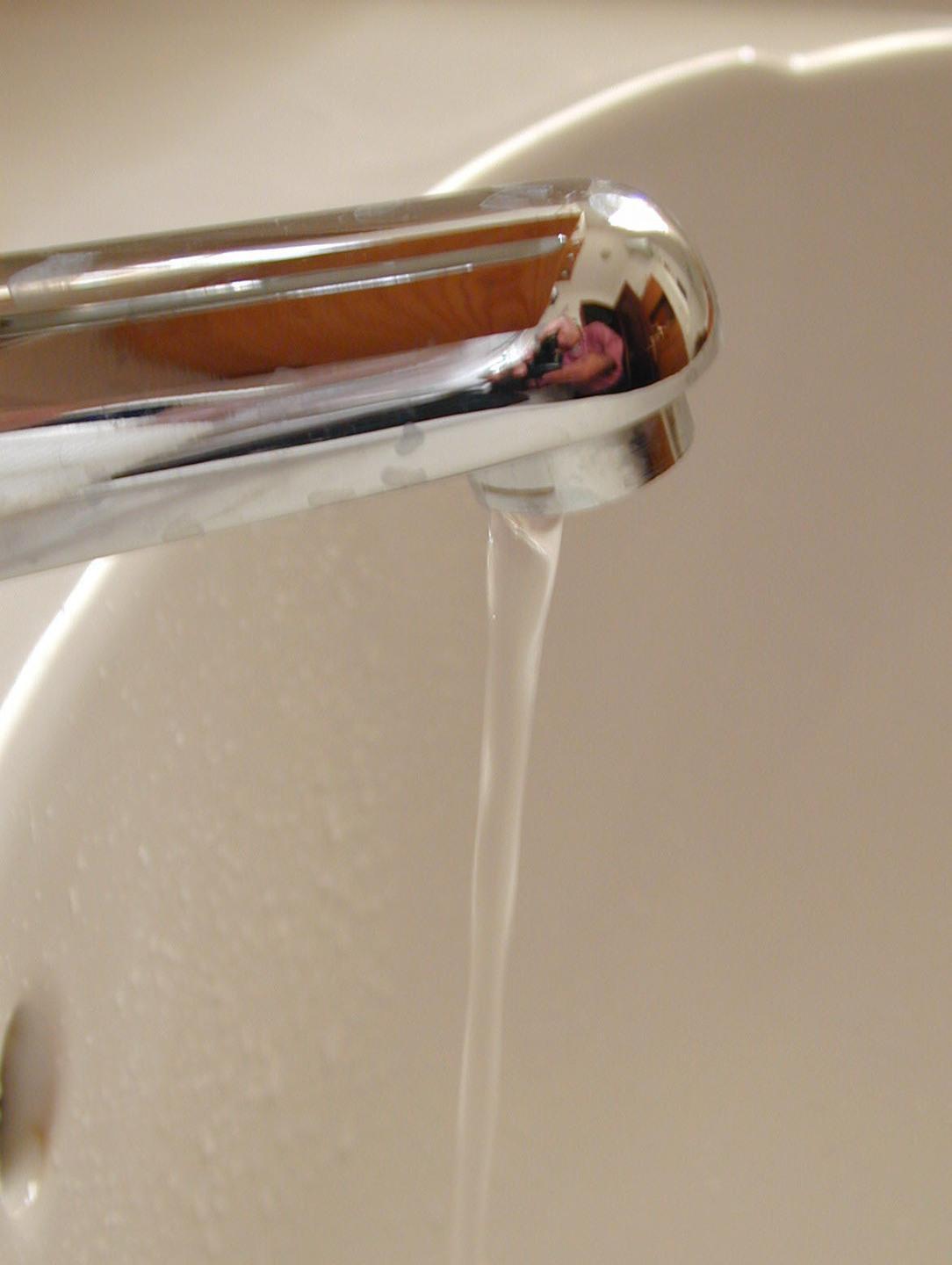 L’acqua a Bados? O non arriva o spacca i tubi 