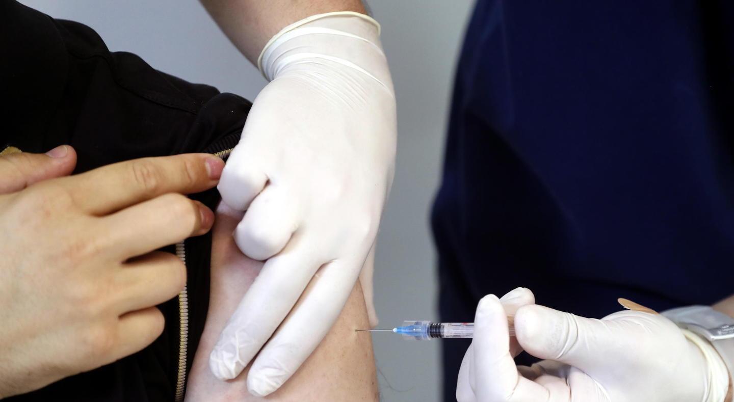 Terza dose e obbligo vaccinale Draghi conferma il nuovo corso 