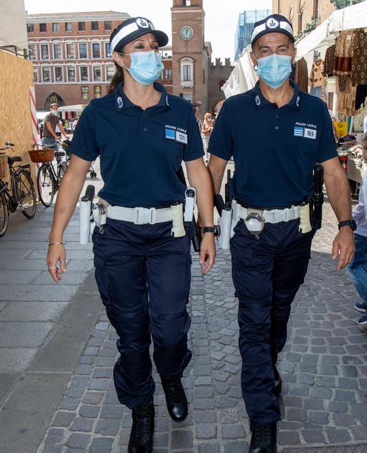 Polizia locale tutta in scuro. Nuove divise più “operative” 