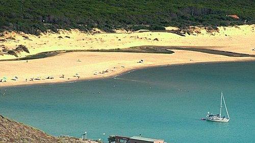 “Ruba” sassi in Sardegna turista nei guai