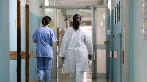 L’Asl sospende 22 lavoratori non vaccinati. L’ira dei sindacati: così si rischia il caos