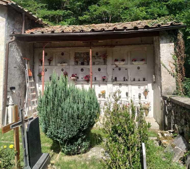 Il cimitero di Sommocolonia versa in stato di abbandono 