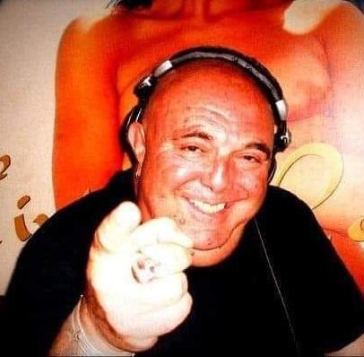Pioggia di ricordi per Giordano L’ultimo saluto al disc jockey 