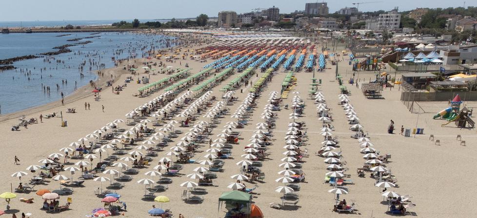 Popolazione a fisarmonica Per i Lidi all’orizzonte lo status di “città balneare” 
