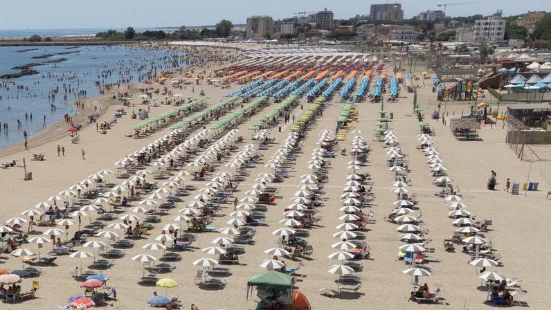Popolazione a fisarmonica Per i Lidi all’orizzonte lo status di “città balneare”