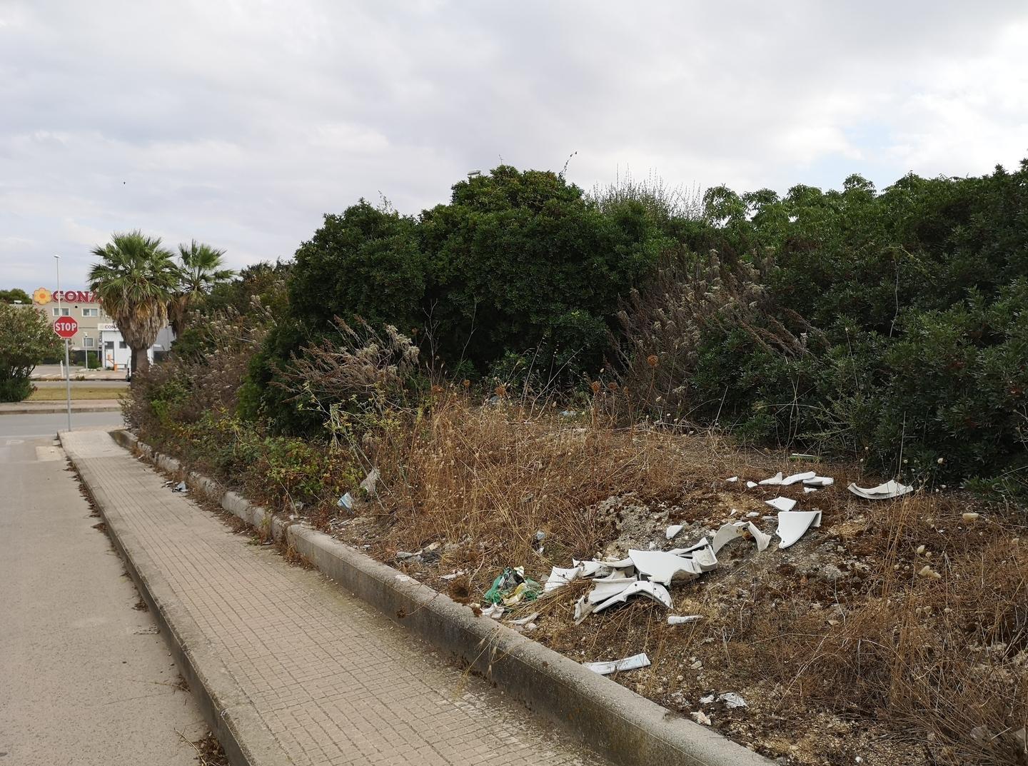 Terreno privato trasformato in una discarica 