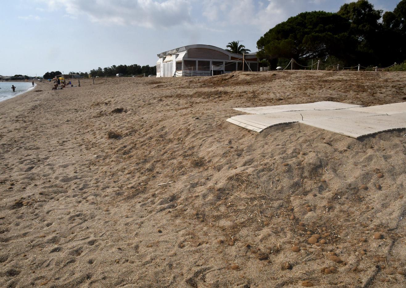 Torregrande spiaggia inaccessibile, giunta ancora sotto accusa 
