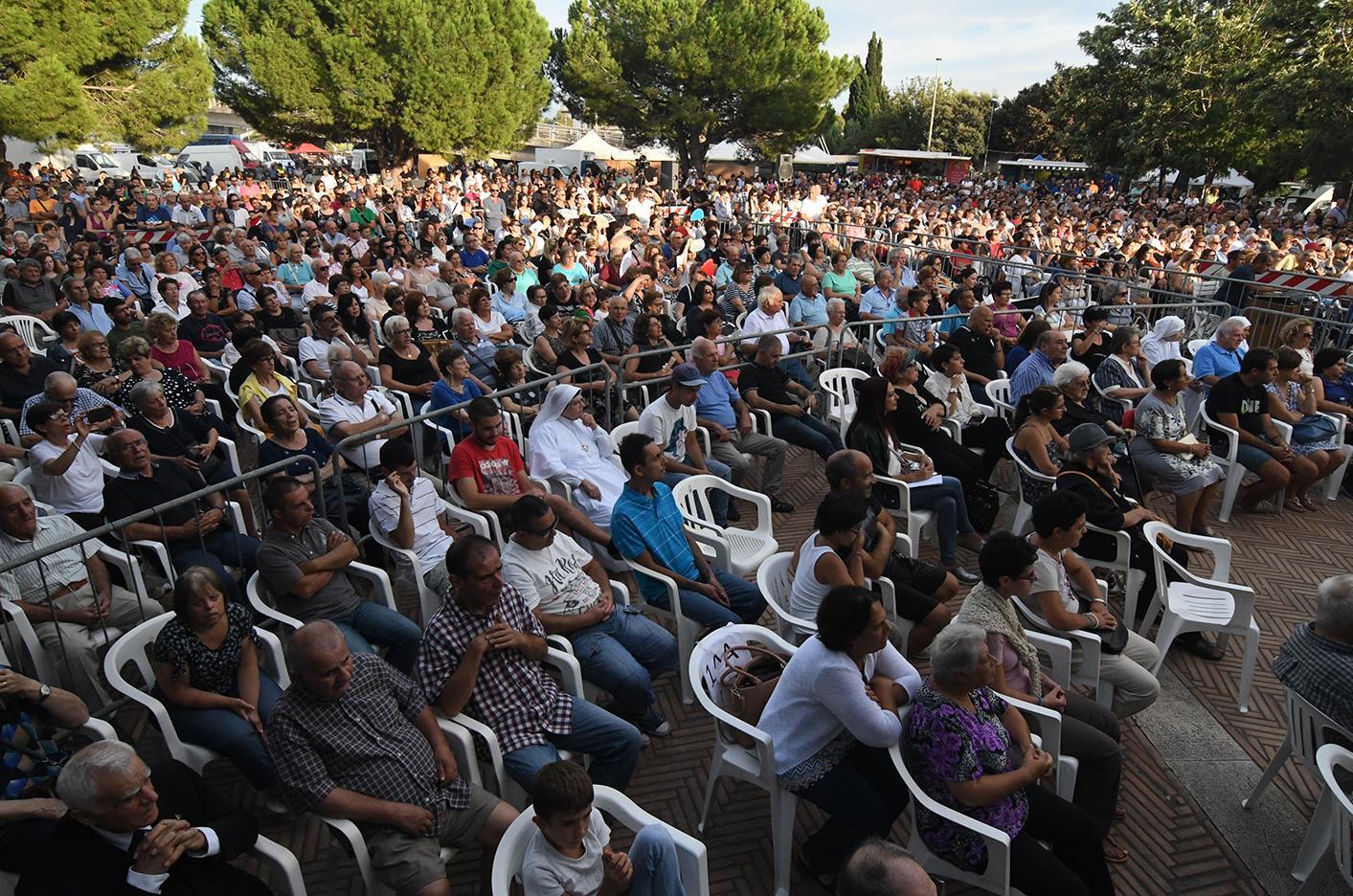 La grande festa della fede solo a numero chiuso 