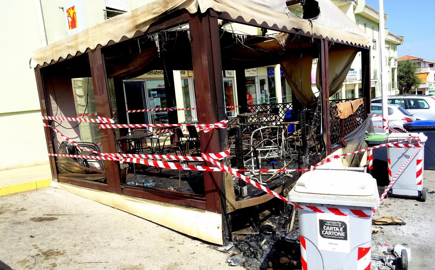 Sassari, fiamme alla gelateria: notte di paura a Li Punti 
