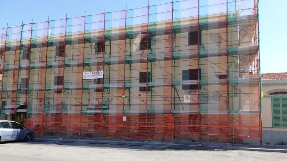 Impalcature ovunque a Piombino: è boom del settore però manca il personale specializzato