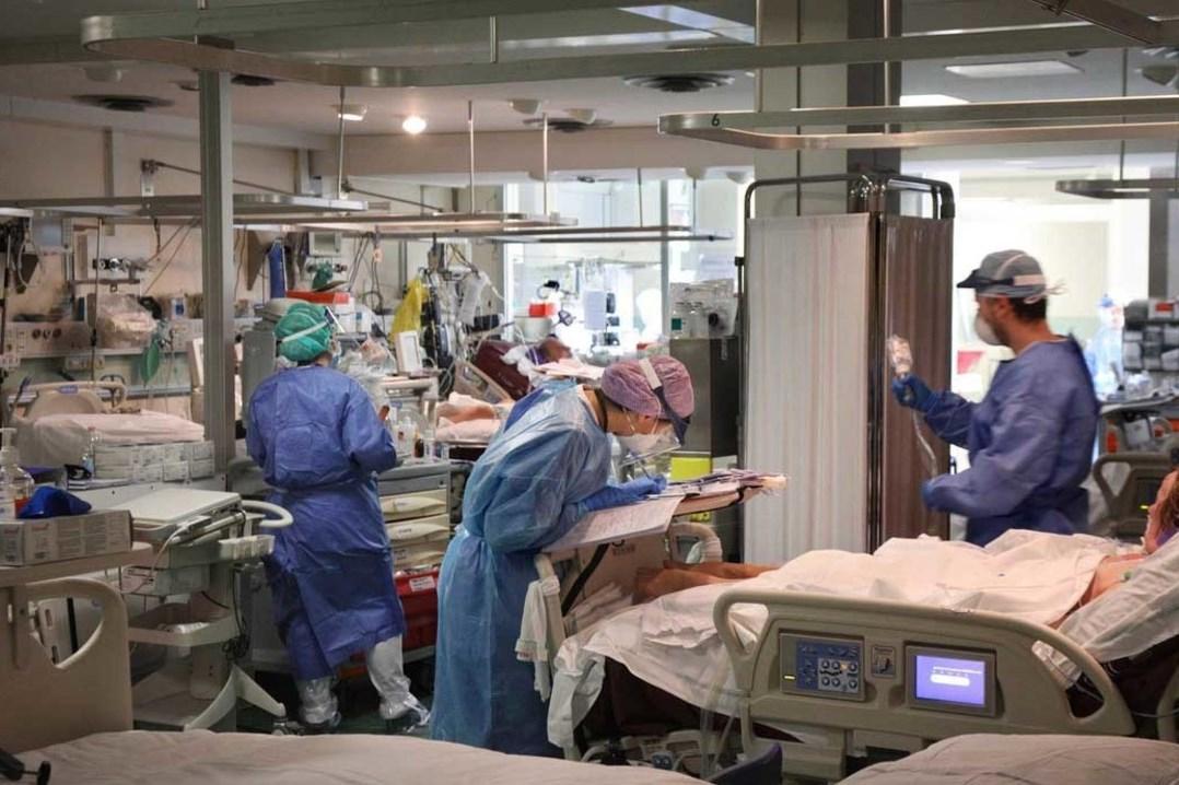 Covid, casi in calo ma c'è un'altra vittima e un focolaio a Montemurlo