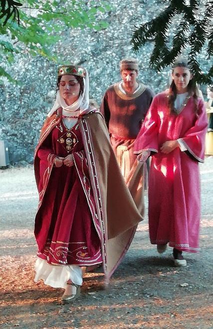 Matilde di Canossa interpretata da Julia Rossi