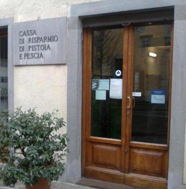 La Caripit dimezza orari e aperture coro di proteste