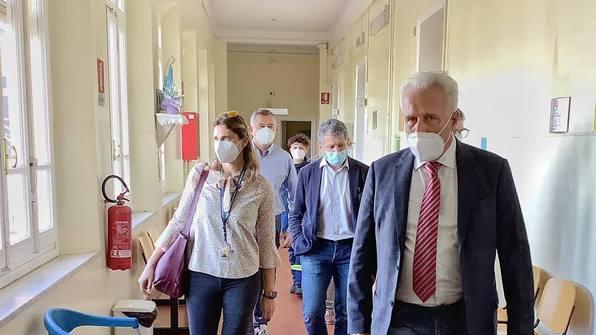 Riattivati i posti letto Covid ma solo per le cure intermedie