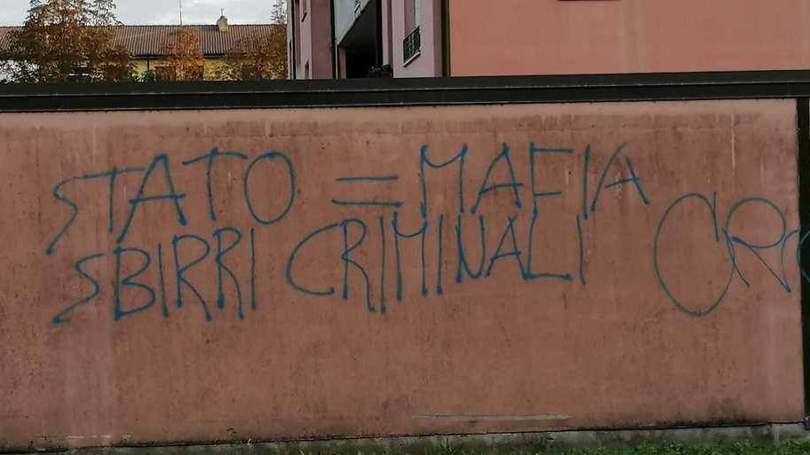 Scritte contro la Polizia