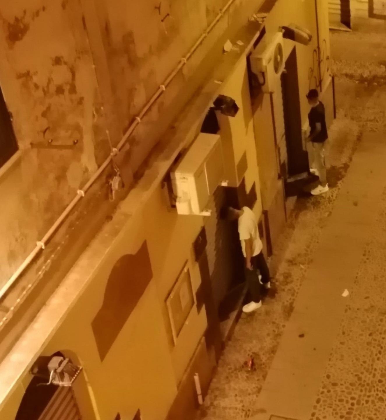 Sassari, notti nel delirio in piazza Pescheria 
