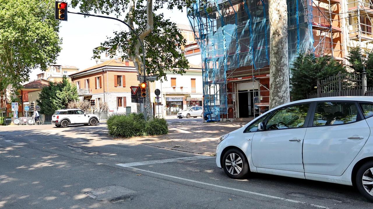 Ferrara, semaforo con video. In tre incroci transito col “rosso” telecontrollato