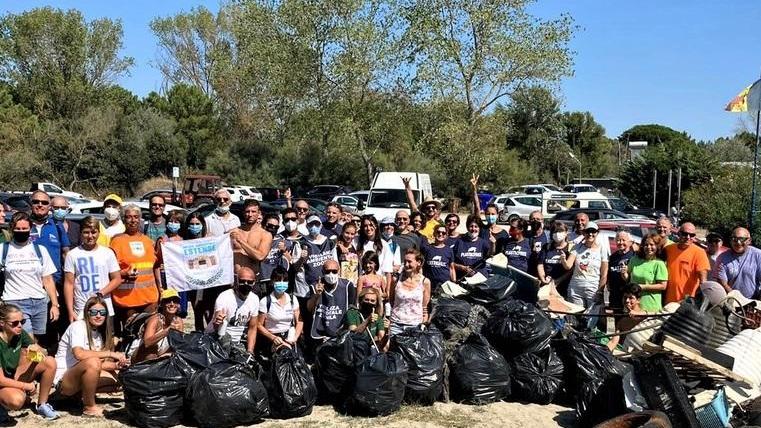 Lido Volano, recuperati 25 quintali di rifiuti: spiaggia e pineta ringraziano