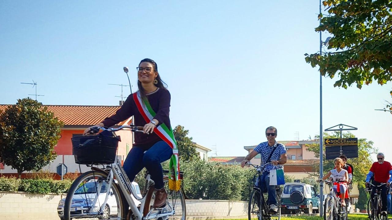 La sindaca Francesca Brogi e il suo vice Massimiliano Bagnoli all’inaugurazione della ciclabile alle Melorie