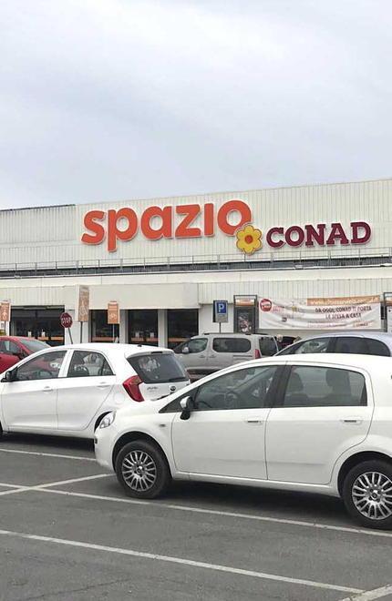 Conad, secondo furto in due mesi: passano dal tetto e rubano tablet