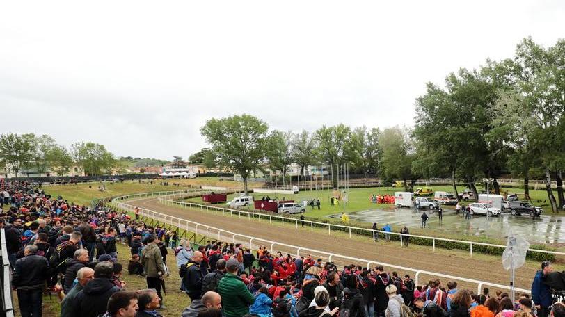 Palio di Fucecchio, posti dimezzati e prezzi aumentati per assistere alla corsa