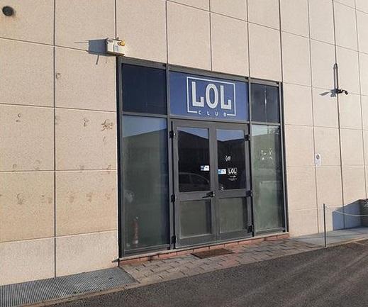 L'esterno del Lol in via Aurelia nord (foto Agenzia Bf)