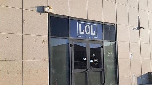 L'esterno del Lol in via Aurelia nord (foto Agenzia Bf)